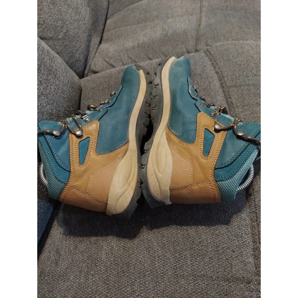 Columbia Womens Newton Ridge Plus Waterproof Hiking Boot Sz 8 Deep  Dusty Green